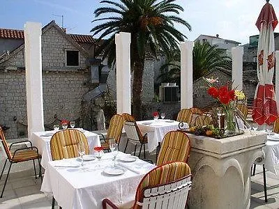 Liza Guest house