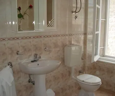 Liza Guest house