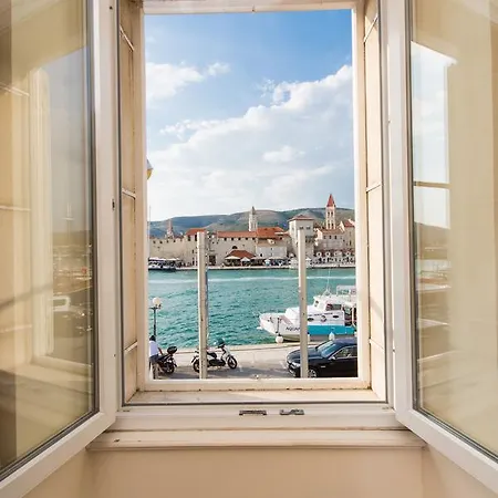 Guest house Liza Trogir