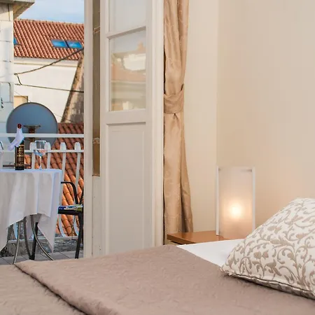 Guest house Liza Trogir