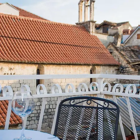 Guest house Liza Trogir