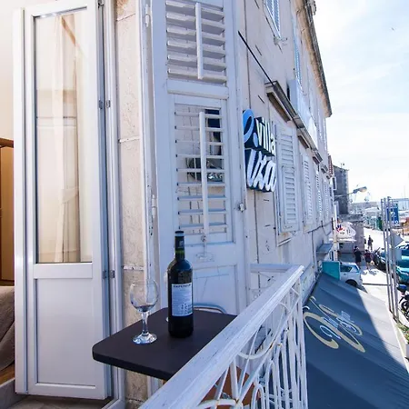 Guest house Liza Trogir