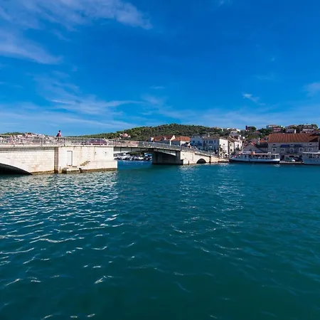 Guest house Liza Trogir